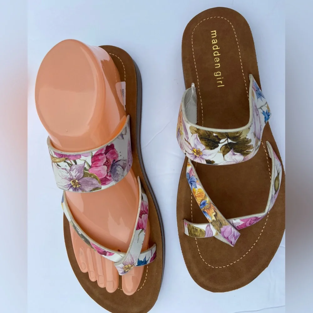 Madden Girl Womens floral Sandals - Picture 2 of 9